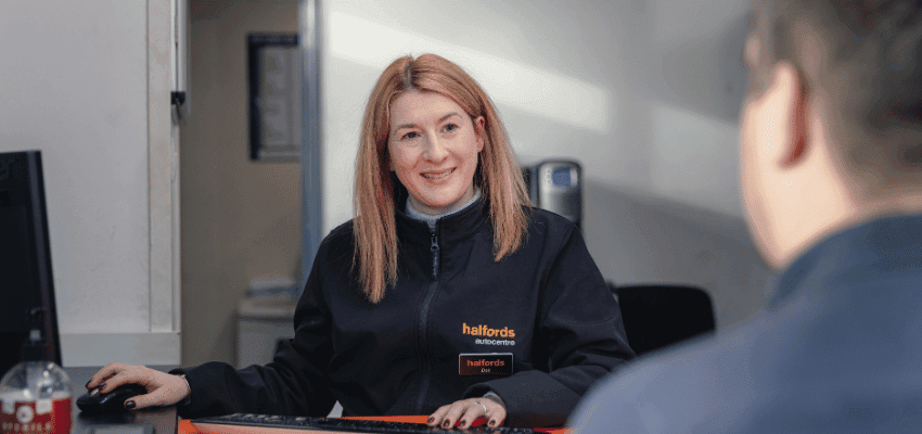 National Tyres staff member helping customer Purpl disabled discounts members save on tyres servicing and vehicle care