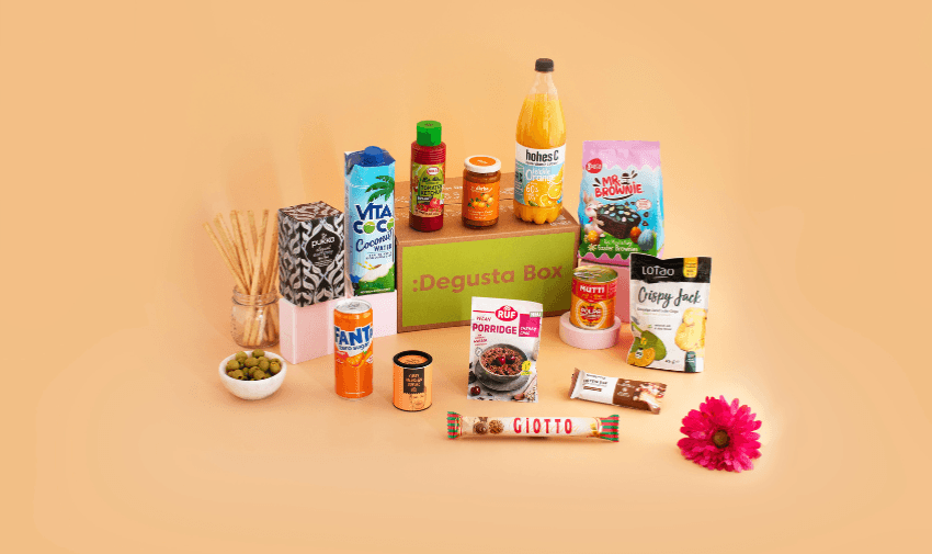 Degusta Box snack hamper on pastel background, Purpl discounts for disabilities and long term health conditions, shopping discounts for disabled people.