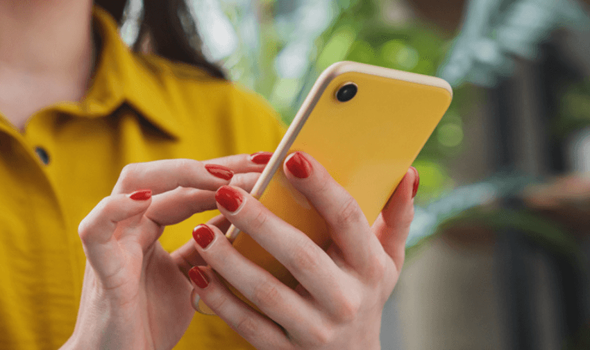 Hands using a yellow smartphone, CoverMy Gadget Purpl discounts for disabilities and long term health conditions, mobility discounts and offers.